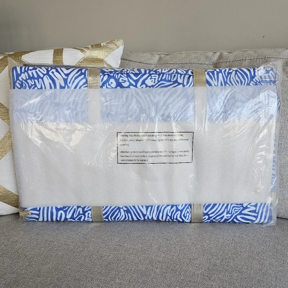 Lilly Pulitzer Weekender Garment Bag Combo Blue and White with Gold - Picture 6 of 10